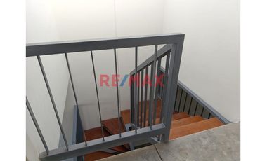 Se Alquila Acogedora Casa Nueva De 2 Pisos En Residencial Magisterial, Victor Larco