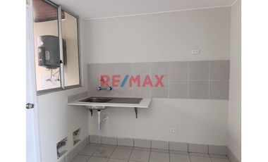 Se Alquila Acogedora Casa Nueva De 2 Pisos En Residencial Magisterial, Victor Larco