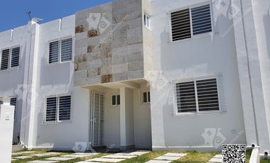 RENTA Casa en privada en Los Encinos El Marques cerca del Aeropuerto