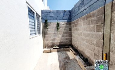RENTA Casa en privada en Los Encinos El Marques cerca del Aeropuerto