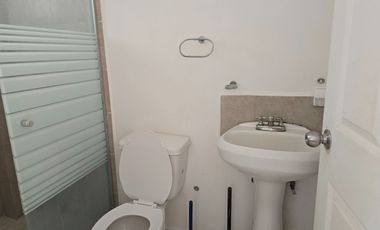 RENTA Casa en privada en Los Encinos El Marques cerca del Aeropuerto
