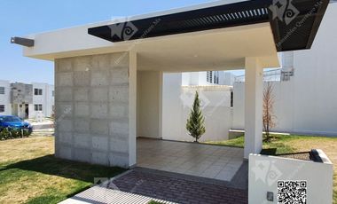RENTA Casa en privada en Los Encinos El Marques cerca del Aeropuerto