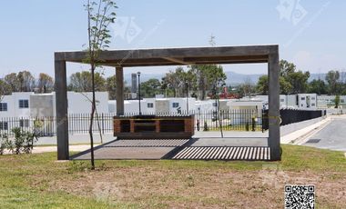 RENTA Casa en privada en Los Encinos El Marques cerca del Aeropuerto
