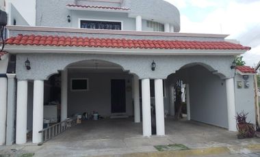 Amplia Casa en Venta Zona Sur privada con Vigilancia 24 horas con amplio jardin