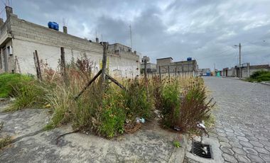 Renta de terreno en  Calderón, Quito .