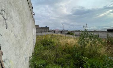 Renta de terreno en  Calderón, Quito .