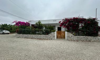 VILLAMIL PLAYAS VENDO HERMOSA CASA DE UNA PLANTA CON SALIDA AL MAR
