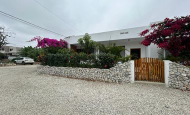 VILLAMIL PLAYAS VENDO HERMOSA CASA DE UNA PLANTA CON SALIDA AL MAR