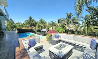 LAS CAÑADAS CASA EN VENTA SUPER COMPLETA CON ALBERCA, TERRAZA, BAR Y HERMOSO JAR