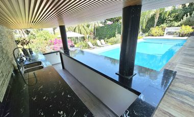 LAS CAÑADAS CASA EN VENTA SUPER COMPLETA CON ALBERCA, TERRAZA, BAR Y HERMOSO JAR