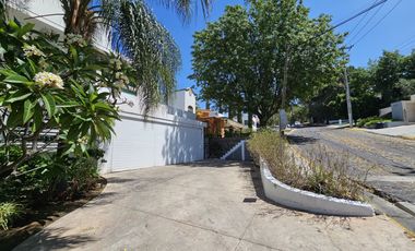 LAS CAÑADAS CASA EN VENTA SUPER COMPLETA CON ALBERCA, TERRAZA, BAR Y HERMOSO JAR