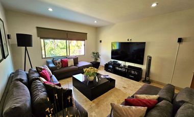 LAS CAÑADAS CASA EN VENTA SUPER COMPLETA CON ALBERCA, TERRAZA, BAR Y HERMOSO JAR