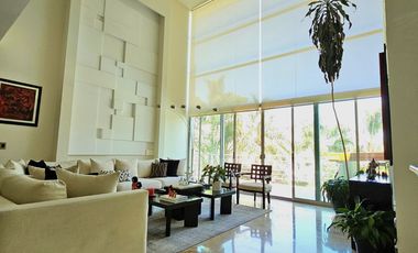 LAS CAÑADAS CASA EN VENTA SUPER COMPLETA CON ALBERCA, TERRAZA, BAR Y HERMOSO JAR