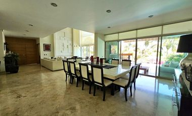 LAS CAÑADAS CASA EN VENTA SUPER COMPLETA CON ALBERCA, TERRAZA, BAR Y HERMOSO JAR
