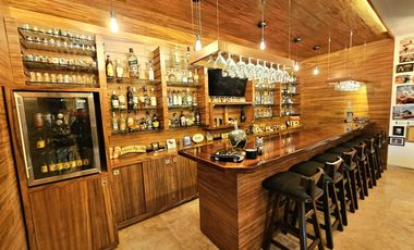 LAS CAÑADAS CASA EN VENTA SUPER COMPLETA CON ALBERCA, TERRAZA, BAR Y HERMOSO JAR