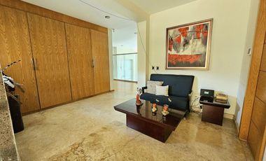 LAS CAÑADAS CASA EN VENTA SUPER COMPLETA CON ALBERCA, TERRAZA, BAR Y HERMOSO JAR