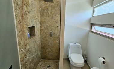 LAS CAÑADAS CASA EN VENTA SUPER COMPLETA CON ALBERCA, TERRAZA, BAR Y HERMOSO JAR