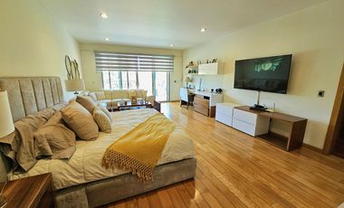 LAS CAÑADAS CASA EN VENTA SUPER COMPLETA CON ALBERCA, TERRAZA, BAR Y HERMOSO JAR
