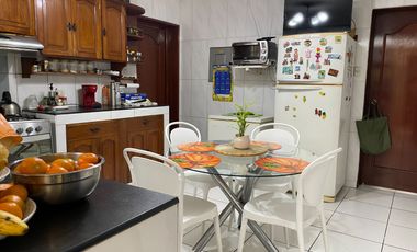 CASA FRENTE A PARQUE EXCELENTE ESTADO SALAMANCA