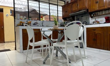 CASA FRENTE A PARQUE EXCELENTE ESTADO SALAMANCA