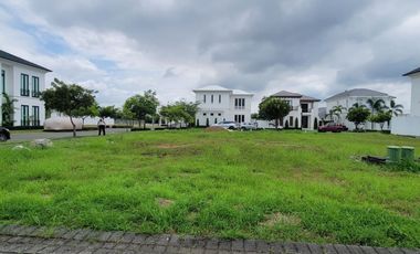 Terreno Esquinero en Venta Frente al Lago Central – Aires del Batán, Samborondón