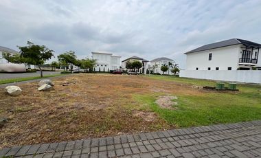 Terreno Esquinero en Venta Frente al Lago Central – Aires del Batán, Samborondón