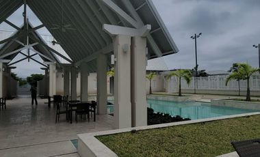 Terreno Esquinero en Venta Frente al Lago Central – Aires del Batán, Samborondón