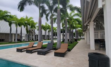 Terreno Esquinero en Venta Frente al Lago Central – Aires del Batán, Samborondón