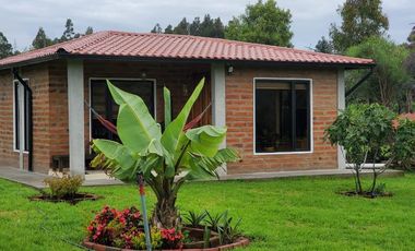 Hermosa Quinta de Venta En Tabacundo. Urbanización cerrada.