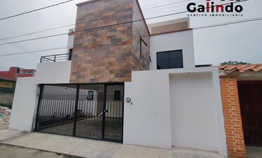 NUEVA , 3 RECAMARAS, 1 EN PLANTA BAJA, CISTERNA, UBICADA CERCA DE LA ENTRADA A COATEPEC