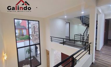 NUEVA , 3 RECAMARAS, 1 EN PLANTA BAJA, CISTERNA, UBICADA CERCA DE LA ENTRADA A COATEPEC