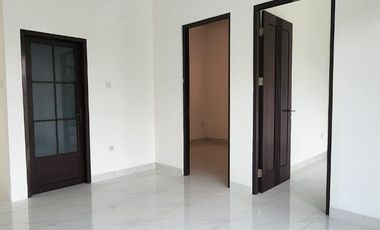 Rumah Bagus Jl. Kiwi Graha Raya Strategis Siaphuni