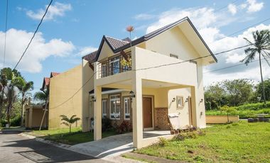 FOR SALE UNOCCUPIED – House and Lot with 2 Bedrooms at a Golf Community in Silang Cavite Few Minutes Away from Tagaytay