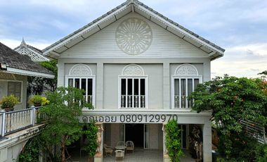 For sale: Luxury riverside mansion, Pathum-Samkok-Sena Road, Pathum Thani, over 2 rai, with custom-made luxury furniture throughout the house
