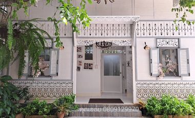 For sale: Luxury riverside mansion, Pathum-Samkok-Sena Road, Pathum Thani, over 2 rai, with custom-made luxury furniture throughout the house