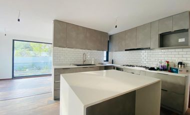 Casa En Venta En Vitacura. 5 Dormitorios, 5 baños