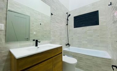 Casa En Venta En Vitacura. 5 Dormitorios, 5 baños