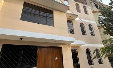AMPLIA CASA EN VENTA - SAN JUAN DE MIRAFLORES