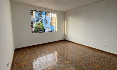 AMPLIA CASA EN VENTA - SAN JUAN DE MIRAFLORES