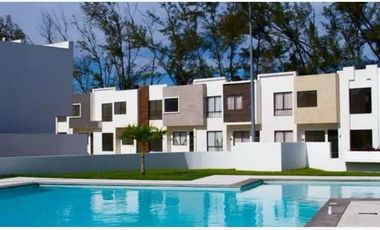 Casas en venta en Cluster con Alberca en Zona Industrial del Puerto de Veracruz