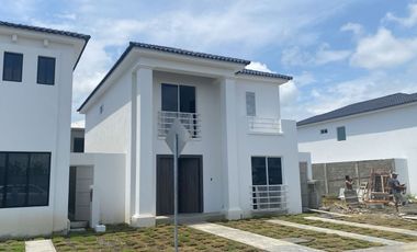 Venta Casa en Isla Celeste Babor por estrenar Samborondón cerca al Colegio Alemán -  C049