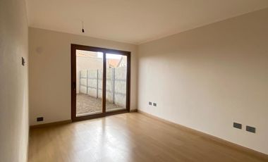 ARRIENDA ESTA HERMOSA CASA UBICADA EN QUILAMAPU, SECTOR APACIBLE Y TRANQUILO CON EXELENTE CONECTIVIDAD