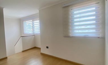 ARRIENDA ESTA HERMOSA CASA UBICADA EN QUILAMAPU, SECTOR APACIBLE Y TRANQUILO CON EXELENTE CONECTIVIDAD