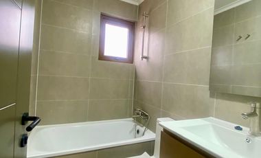 ARRIENDA ESTA HERMOSA CASA UBICADA EN QUILAMAPU, SECTOR APACIBLE Y TRANQUILO CON EXELENTE CONECTIVIDAD