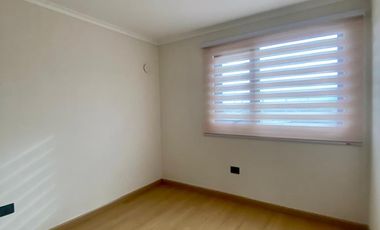 ARRIENDA ESTA HERMOSA CASA UBICADA EN QUILAMAPU, SECTOR APACIBLE Y TRANQUILO CON EXELENTE CONECTIVIDAD