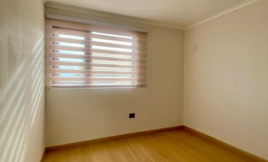 ARRIENDA ESTA HERMOSA CASA UBICADA EN QUILAMAPU, SECTOR APACIBLE Y TRANQUILO CON EXELENTE CONECTIVIDAD
