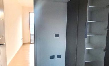 ARRIENDA ESTA HERMOSA CASA UBICADA EN QUILAMAPU, SECTOR APACIBLE Y TRANQUILO CON EXELENTE CONECTIVIDAD