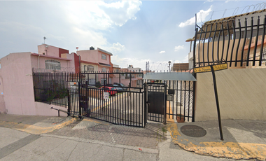Casa en Calle Bosque de Nísperos, Real del Bosque, Fuentes del Valle, Estado de México, México ¡NO CRÉDITOS!