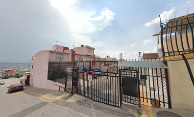 Casa en Calle Bosque de Nísperos, Real del Bosque, Fuentes del Valle, Estado de México, México ¡NO CRÉDITOS!
