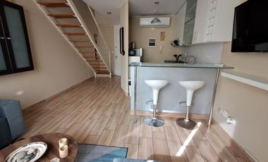 Dúplex Amoblado un Dormitorio 70m2 Cochera y Vista a la Calle en Alquiler en Miraflores